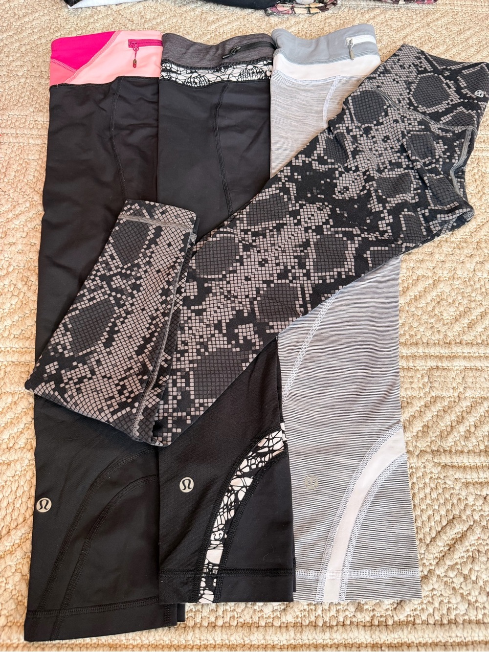 4 pcs. LULULEMON BUNDLE Leggings - Size 4 - Picture 5 of 10